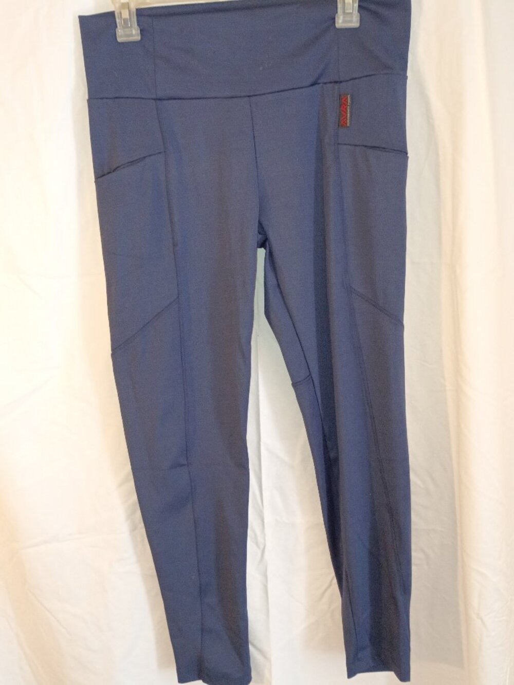 AVRA Women's Size Large Performance Leggings NWT